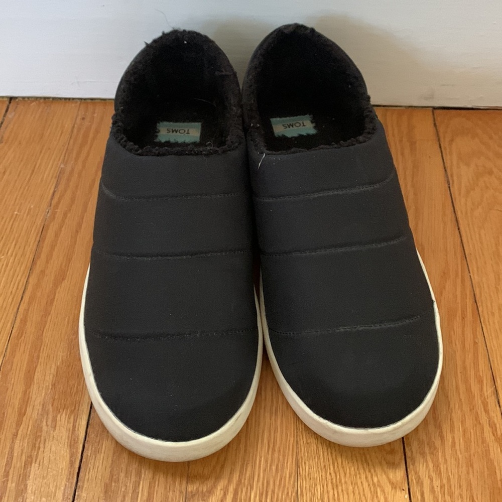 Men’s Tom’s Black Slip On’s
